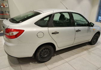 Подержанный автомобиль LADA (ВАЗ) Granta Liftback 2016 года (4 фото)