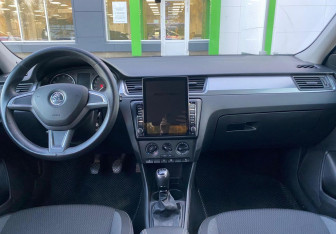 Подержанный автомобиль Skoda Rapid Liftback 2014 года (9 фото)