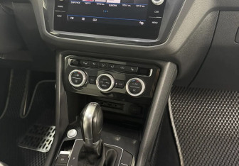 Подержанный автомобиль Volkswagen Tiguan 2018 года (13 фото)