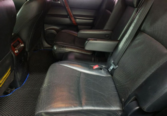 Подержанный автомобиль Toyota Highlander 2011 года (17 фото)