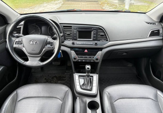 Подержанный автомобиль Hyundai Elantra Sedan 2016 года (9 фото)
