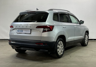 Подержанный автомобиль Skoda Karoq 2021 года (5 фото)