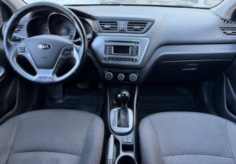 Подержанный автомобиль Kia Rio Sedan 2016 года (9 фото)