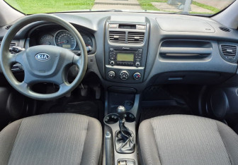 Подержанный автомобиль Kia Sportage 2010 года (9 фото)
