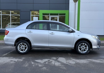 Подержанный автомобиль Toyota Corolla Sedan 2008 года (5 фото)