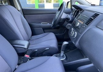 Подержанный автомобиль Nissan Tiida Hatchback 2008 года (9 фото)