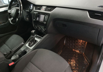 Подержанный автомобиль Skoda Octavia Wagon 2015 года (11 фото)
