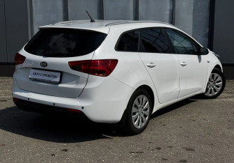 Подержанный автомобиль Kia Ceed Wagon 2016 года (7 фото)