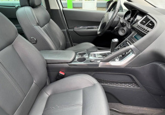 Подержанный автомобиль Peugeot 3008 2011 года (10 фото)