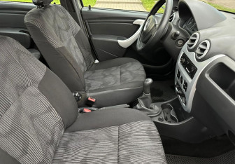 Подержанный автомобиль Renault Logan Sedan 2014 года (10 фото)