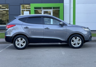 Подержанный автомобиль Hyundai ix35 2012 года (4 фото)