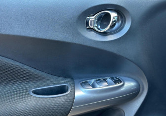 Подержанный автомобиль Nissan Juke 2011 года (15 фото)