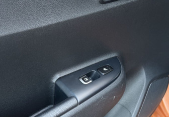 Подержанный автомобиль Kia Rio Hatchback 2017 года (17 фото)