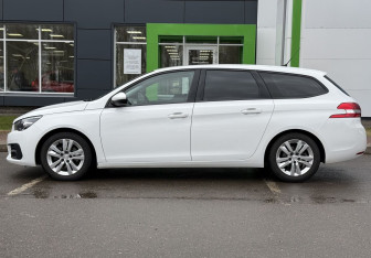 Подержанный автомобиль Peugeot 308 Wagon 2021 года (8 фото)