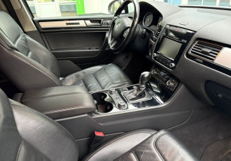 Подержанный автомобиль Volkswagen Touareg 2013 года (10 фото)