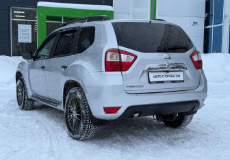Подержанный автомобиль Nissan Terrano 2021 года (6 фото)