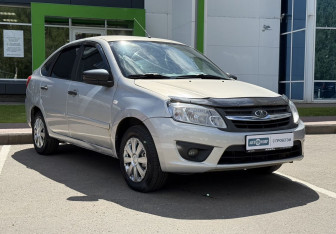 Подержанный автомобиль LADA (ВАЗ) Granta Liftback 2014 года (3 фото)