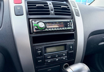 Подержанный автомобиль Hyundai Tucson 2007 года (14 фото)