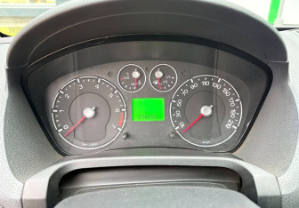 Подержанный автомобиль Ford Fiesta Hatchback 2007 года (12 фото)