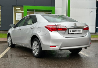 Подержанный автомобиль Toyota Corolla Sedan 2014 года (7 фото)