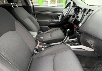 Подержанный автомобиль Mitsubishi ASX 2010 года (10 фото)