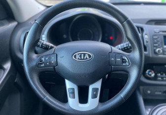 Подержанный автомобиль Kia Sportage 2010 года (13 фото)