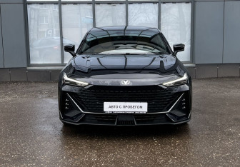 Подержанный автомобиль Changan UNI-V 2022 года (2 фото)
