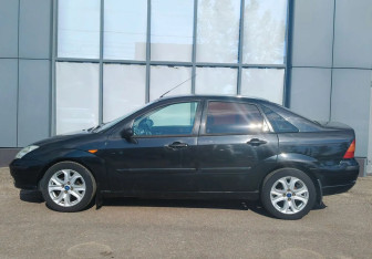 Подержанный автомобиль Ford Focus Sedan 2004 года (5 фото)