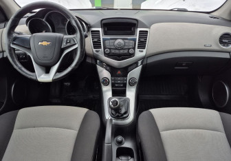 Подержанный автомобиль Chevrolet Cruze Sedan 2012 года (9 фото)