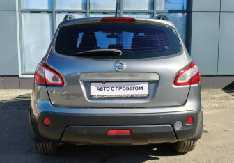 Подержанный автомобиль Nissan Qashqai 2011 года (7 фото)