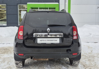 Подержанный автомобиль Renault Duster 2012 года (6 фото)