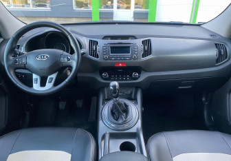 Подержанный автомобиль Kia Sportage 2010 года (9 фото)