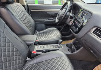 Подержанный автомобиль Mitsubishi Outlander 2014 года (10 фото)