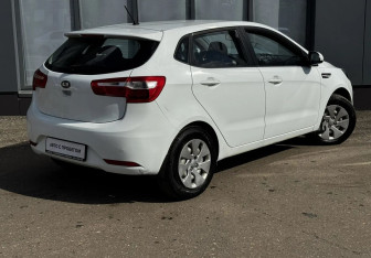 Подержанный автомобиль Kia Rio Hatchback 2013 года (6 фото)