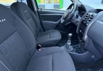 Подержанный автомобиль Renault Duster 2015 года (10 фото)