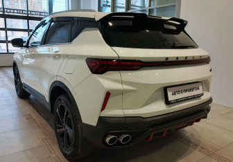 Подержанный автомобиль Geely Coolray 2023 года (10 фото)