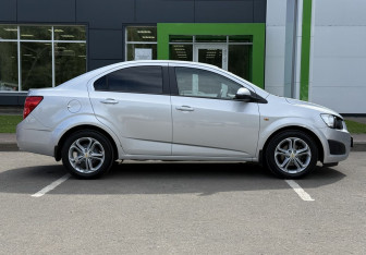 Подержанный автомобиль Chevrolet Aveo Sedan 2013 года (4 фото)