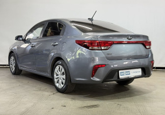 Подержанный автомобиль Kia Rio Sedan 2019 года (7 фото)