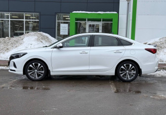 Подержанный автомобиль Changan Eado Plus 2023 года (8 фото)