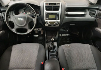 Подержанный автомобиль Kia Sportage 2009 года (10 фото)