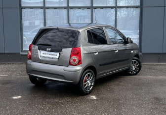 Подержанный автомобиль Kia Picanto 2010 года (7 фото)