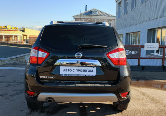 Подержанный автомобиль Nissan Terrano 2016 года (4 фото)