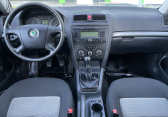 Подержанный автомобиль Skoda Octavia Liftback 2007 года (9 фото)