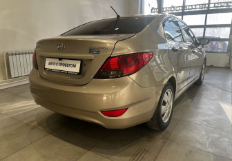 Подержанный автомобиль Hyundai Solaris Sedan 2011 года (6 фото)