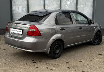 Подержанный автомобиль Chevrolet Aveo Sedan 2006 года (6 фото)