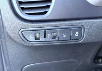 Подержанный автомобиль Kia Rio Hatchback 2020 года (16 фото)