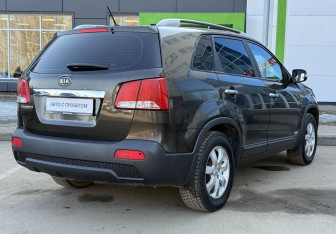 Подержанный автомобиль Kia Sorento 2009 года (5 фото)