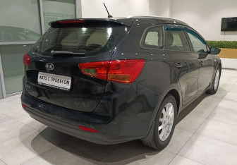 Подержанный автомобиль Kia Ceed Wagon 2015 года (6 фото)