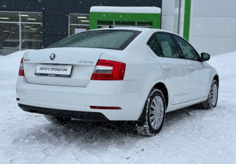 Подержанный автомобиль Skoda Octavia Liftback 2019 года (6 фото)