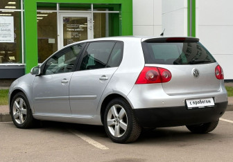 Подержанный автомобиль Volkswagen Golf Hatchback 2008 года (7 фото)